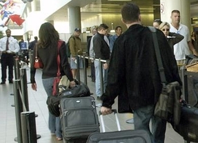 La AFIP informó que los pasajeros "no tendrán que cargar ningún nuevo dato para viajar al exterior"