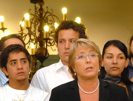 Bachelet busca apoyo para proyecto emblemático