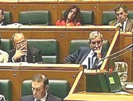 Patxi López hace un guiño a Ibarretxe y le ofrece diálogo y consenso