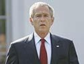 Bush sorprende a todos visitando su país más problemático