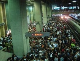 Incendio en Metro de Caracas originó caos y fuertes retrasos