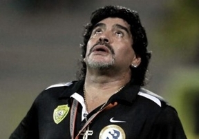 Maradona fue operado con éxito de una insuficiencia visual