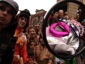 Consumo incluye dos disfraces y dos caretas para niños en la red de alerta por ser altamente inflamables