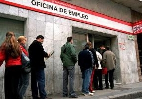Más de 82.000 españoles salieron del país en 2012 por desempleo