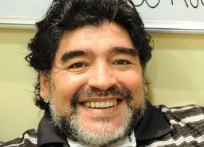 Maradona se mostró feliz por el nombramiento de Bergoglio
