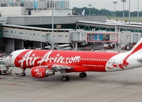 Un avión de Air Asia con 162 personas a bordo desapareció en Indonesia