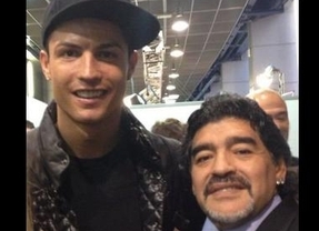 Ronaldo subió a Twitter una foto con Maradona