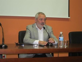 El alcalde de Córdoba y candidato de IU anuncia su renuncia y vuelve a su actividad como profesor