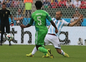 Gracias al genio de Messi, Argentina le gana a Nigeria por dos a uno al término del primer tiempo