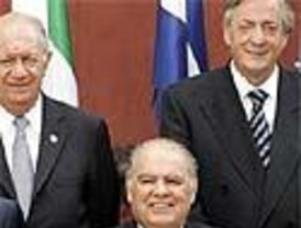 La Cumbre condena el muro que EEUU levantará en la frontera con México