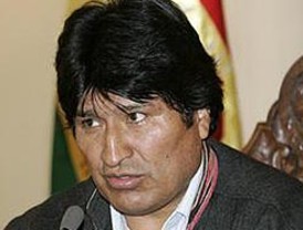 Morales entrega 350.000 dólares a las Fuerzas Armadas