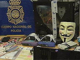 Anonymous responde a las detenciones atacando la web de la Policía Nacional