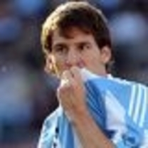 A Messi lo emociona ver banderas del Che y de Maradona