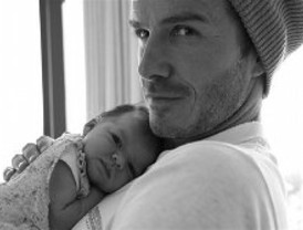 Los Beckham vuelven a enseñar en Twitter a su hija Harper Seven