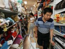 Los empresarios de Olivares emprenden una campaña contra los bazares chinos y piden actuar a las autoridades