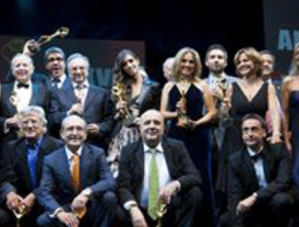 El empresario murciano Tomás Fuertes recibe una 'Antena de Oro 2010' en el Gran Casino de Aranjuez