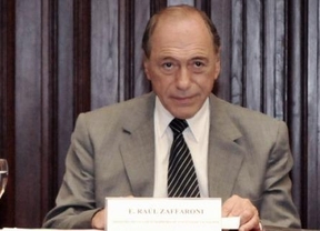 Para Zaffaroni "hay que democratizar el poder judicial pero con cuidado de no ocupar el lugar de otros poderes"