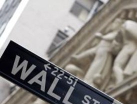 Wall Street mixto; Dow Jones gana, Nasdaq cae levemenete