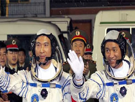 Toca tierra nave espacial china tras exitosa misión