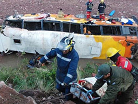 Mueren 14 personas al caer al mar un autobús cerca de Cumaná