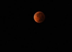 Una Luna roja pudo verse en todo el país y gran parte de América