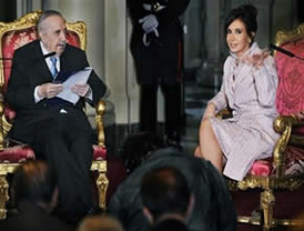 Kirchner se reúne con familia de fallecido ex presidente Alfonsín