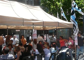 Los docentes instalaron una carpa frente a la Legislatura