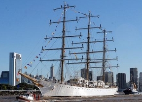 La Fragata emprende el camino hacia el puerto de Mar del Plata