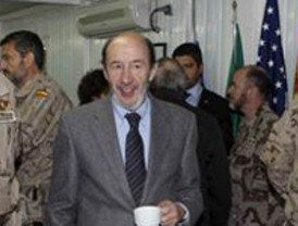 Rubalcaba visita por primera vez a las tropas en Afganistán