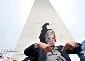 En pleno centro, militantes políticos simularon el embargo del Obelisco