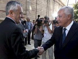 Las elecciones municipales en Andalucía servirán para confirmar si es posible un cambio de régimen en la Junta en 2012