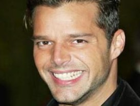 Ricky Martin niega simpatía por Chávez y Castro