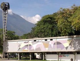 Trabajadores universitarios protestan con cierre de paso de vehículos