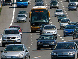 La DGT pone en marcha mañana un operativo especial en Castilla y León donde se espera un millón de desplazamientos en carretera