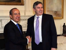 Discute presidente crisis con políticos GB