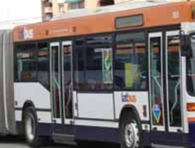 La flota regional de autobuses incorpora 12 nuevos vehículos que reducen un 42% las emisiones contaminantes