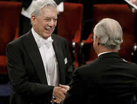 Mario Vargas Llosa recibió de manos del Rey de Suecia el premio Nobel de Literatura 2010