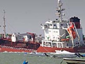 Llega a Sevilla el 'Sichem Colibri' con 3.000 toneladas de sosa cáustica