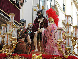 Las procesiones llenan de tradición las ciudades españolas