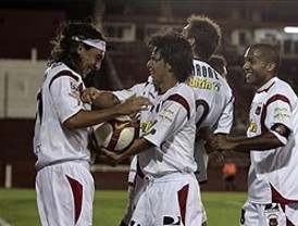 El Caracas goleó al Cuenca 4-0