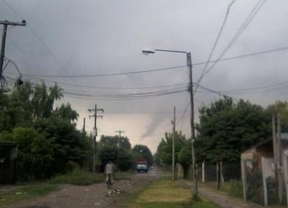 Un tornado causó destrozos en Berazategui y un apagón en Capital