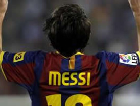 Barça derrota al Real de Zaragoza gracias al doblete de Messi