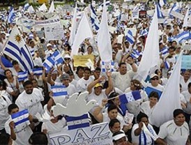 Insulza llega a Honduras en medio de marchas