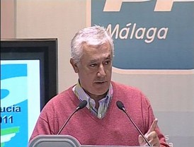 Arenas dice que en Andalucía 'sobran muchos kilos de soberbia y prepotencia'