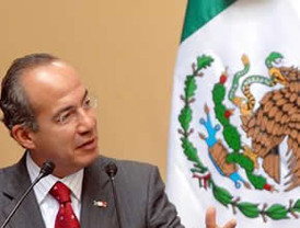 El presidente Calderón felicita a Mario Anguiano
