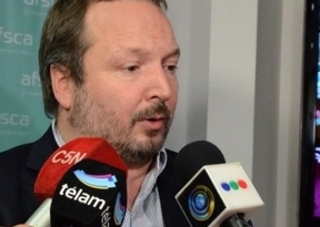 Sabbatella respondió la demanda de Clarín acusándolos de "perjudicar a la democracia" 