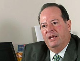 Álvarez Paz dice que convenios con Libia perjudican