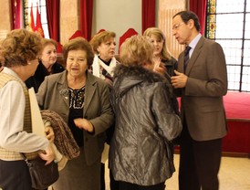 El Alcalde de Murcia firma convenios de colaboración con los 72 centros de la mujer para asegurar su funcionamiento