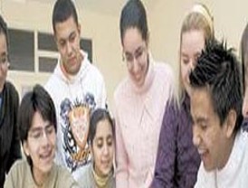 Los jóvenes españoles son más tolerantes con la inmigración que hace 10 años