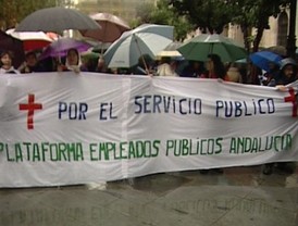 Griñán admite un «error» en la reorganización del sector público